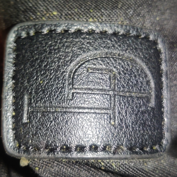 LD Crossbody Bag w/ attached & matching change purse - Picture 6 of 6